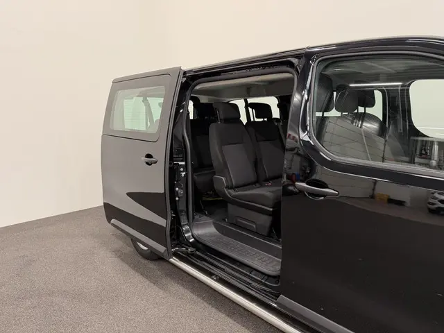 Opel Vivaro-e Combi L3H1 75 kWh 2022 Elektrisch 13