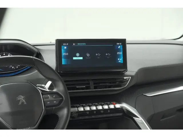 Peugeot 5008 PureTech 130 EAT8 Active 2021 Benzine 60
