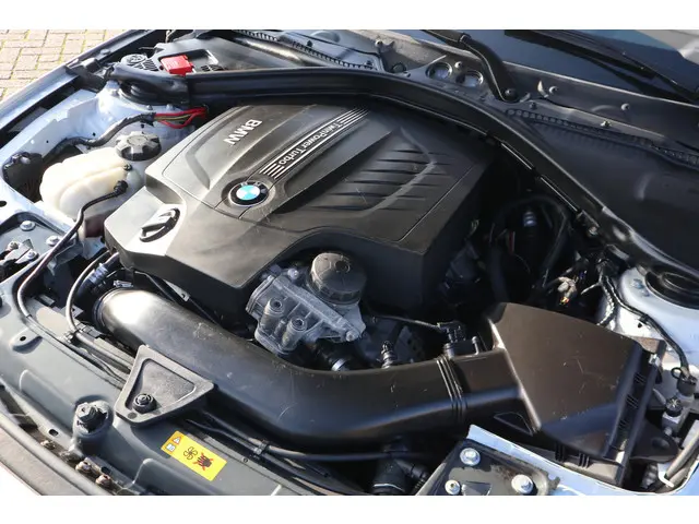 BMW 3 Serie 335i High Executive 2012 Benzine 37