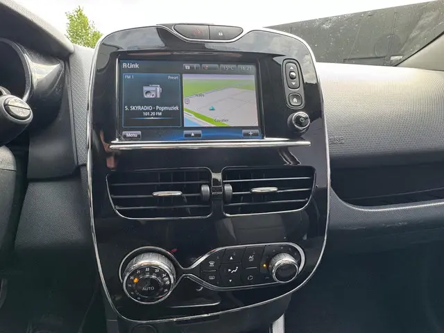 Renault Clio 1.2 GT Automaat / Navi / Sport 2013 Benzine 12