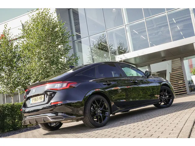 Honda Civic 2.0i e:HEV SPORT 2023 Hybride Benzine 30
