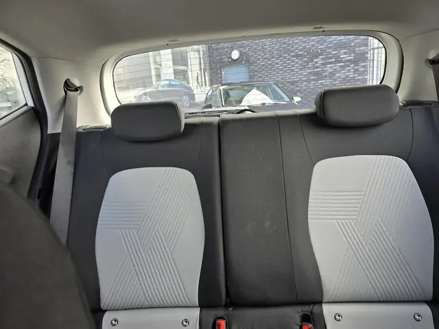 Hyundai i10 1.0 Premium 1e eig/NL-auto 2022 Benzine 20