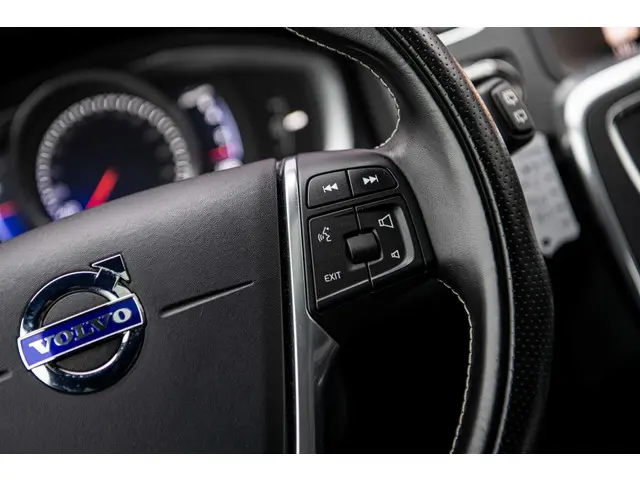 Volvo V60 2.0 T4 Business Sport 2018 Benzine 24