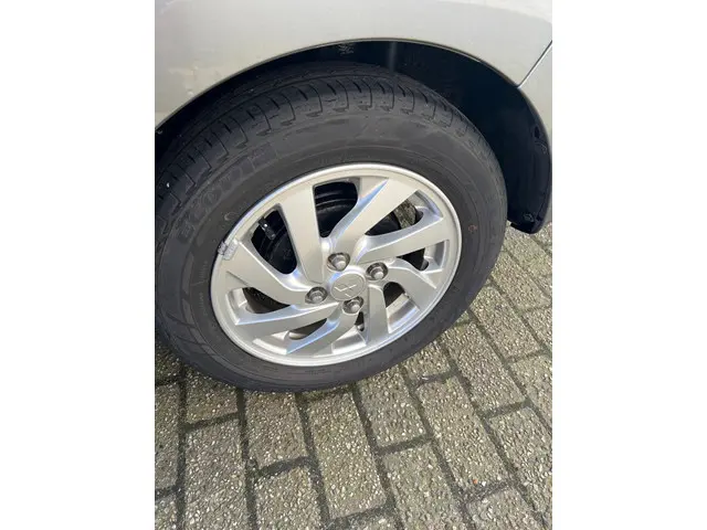 Mitsubishi Space Star 1.0 Intense 2018 Benzine 6