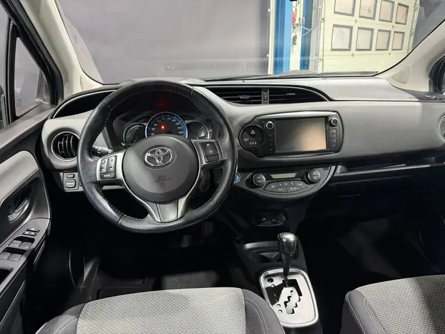 Toyota Yaris 1.5 Hybrid Trend 2017 Hybride Benzine 8