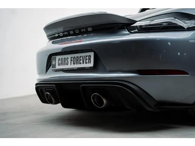 Porsche 718 Spyder RS 2024 Benzine 24