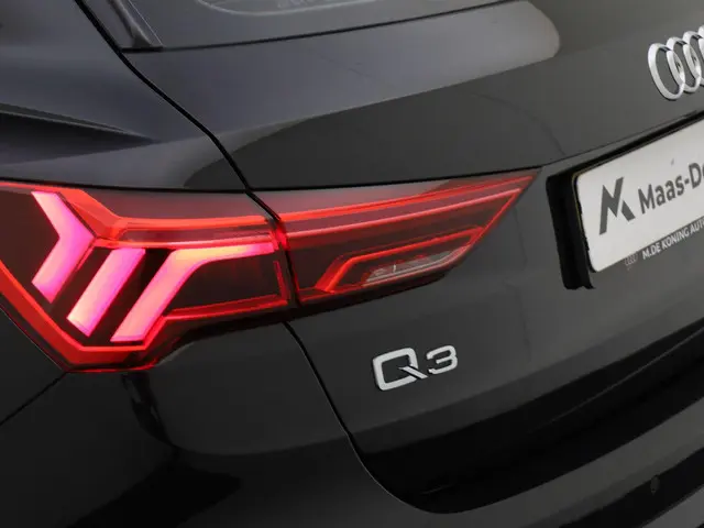 Audi Q3 35 TFSI Business Edition 2021 Benzine 32