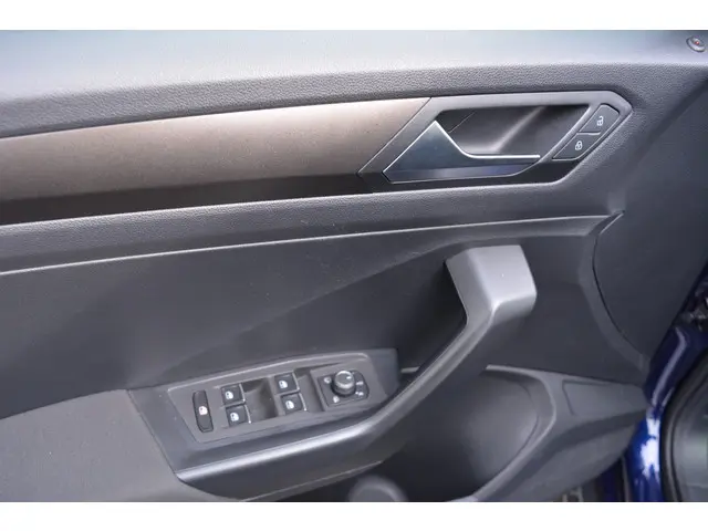 Volkswagen T-Roc 1.5 TSI Sport 2018 Benzine 30