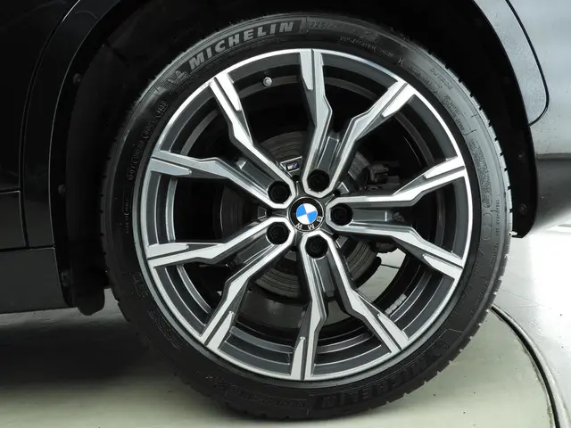 BMW X1 sDrive20i High Executive 2020 Benzine 12