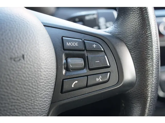 BMW X1 sDrive18i High Executive 2018 Benzine 27