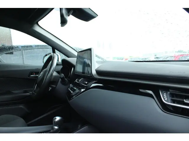 Toyota C-HR 1.8 Hybrid Dynamic 2019 Hybride Benzine 15