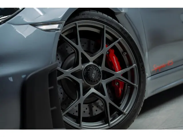 Porsche 718 Spyder RS 2024 Benzine 14