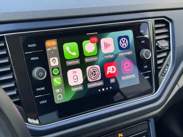 Volkswagen T-Roc 1.0 TSI UNITED 110 pK 2021 Benzine 23