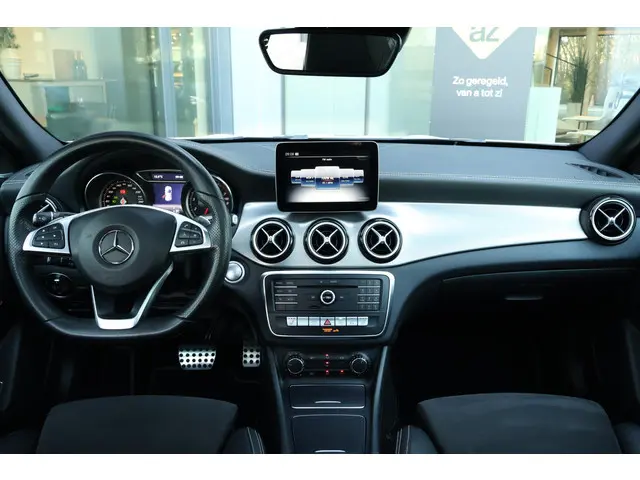 Mercedes-Benz GLA 200 Premium Plus 2018 Benzine 15