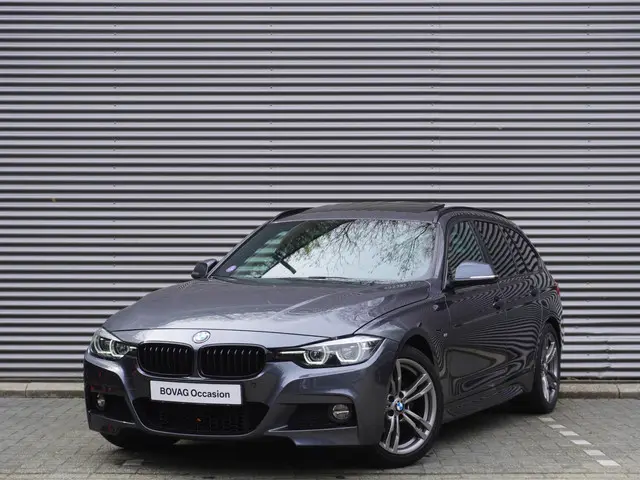 BMW 3 Serie Touring 320i 2018 Benzine 24