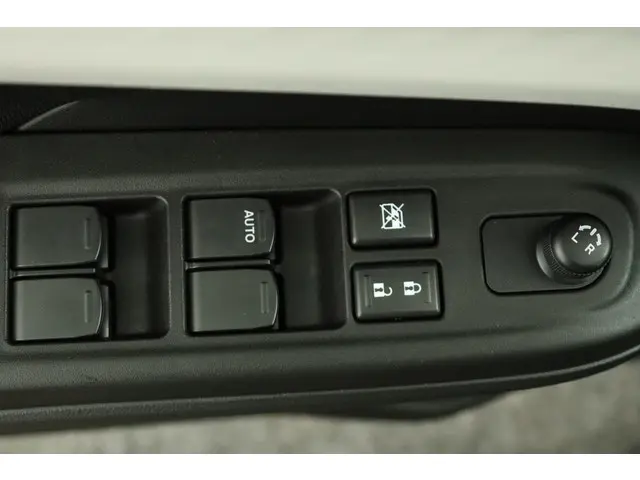 Suzuki Swift 1.2 Select Smart Hybrid 2025 Benzine 29