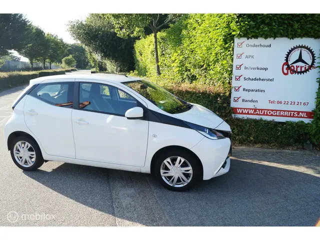 Toyota Aygo 1.0 VVT-i x-play 2016 Benzine 2