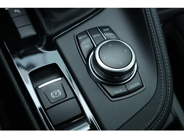 BMW X2 sDrive20i Executive 2018 Benzine 33