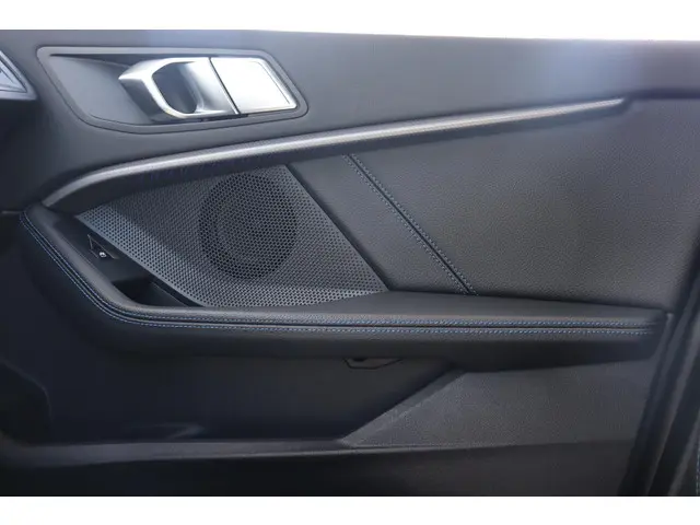 BMW 1 Serie 118i Business Edition 2022 Benzine 29