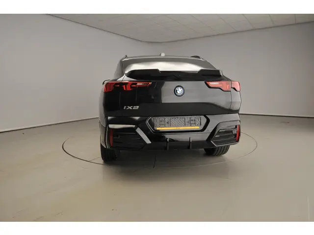 BMW iX2 3