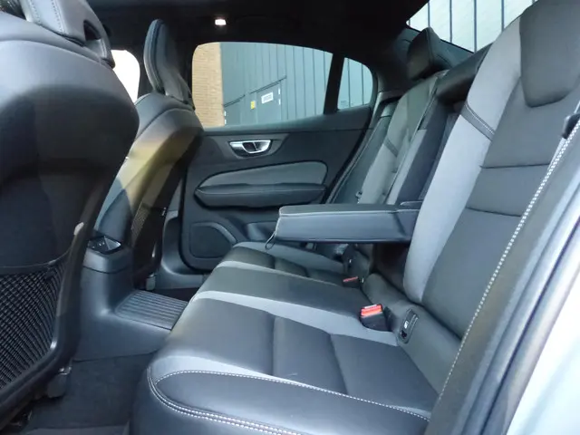 Volvo S60 T8 AWD Ultimate Dark 2024 Hybride Benzine 18