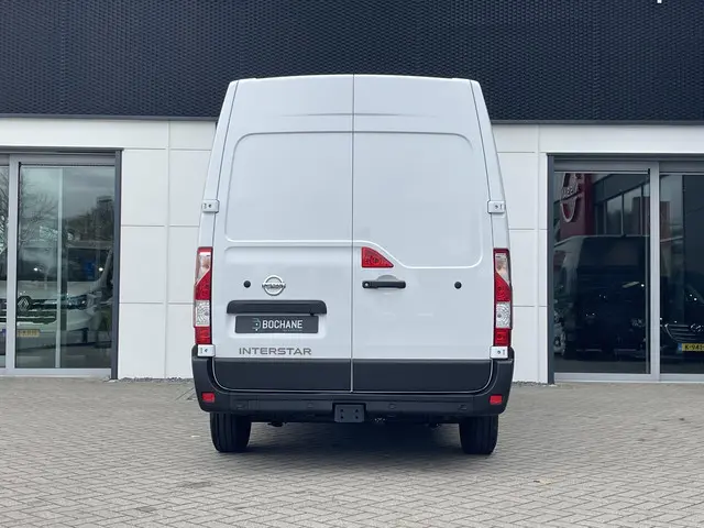 Nissan Interstar 2.3 dCi L2H2 N-Connecta 2024 Diesel 17