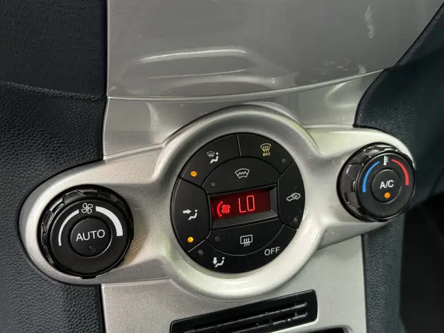 Ford Fiesta 1.25 Titanium 2012 Benzine 17