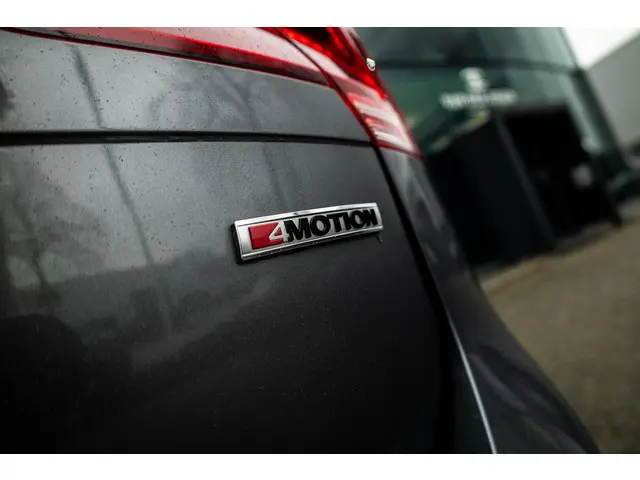 Volkswagen Tiguan 2.0 TSI 4Motion Highline 2018 Benzine 35