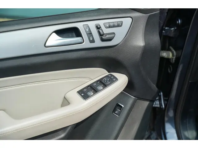 Mercedes-Benz M-Klasse 500 2013 Benzine 14