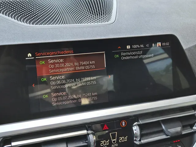 BMW 3 Serie 320i Executive Edition 2019 Benzine 16