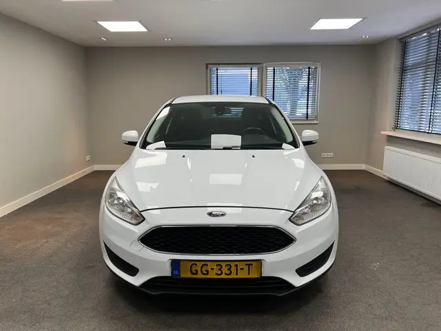 Ford Focus 1.0 Trend Edition PDC/NAVI/CLIMATE 2015 Benzine 2