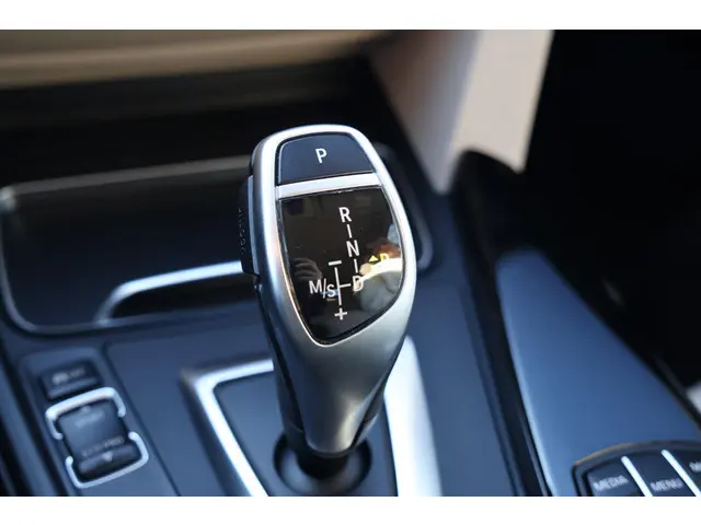 BMW 3 Serie GT 320i High Executive 2020 Benzine 29