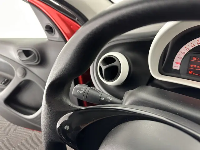 Smart Forfour 1.0 Pure Cool&Audio-Pack 2016 Benzine 18