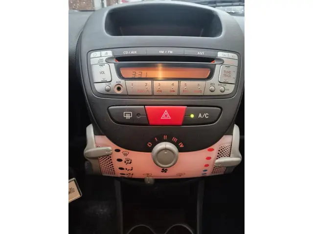 Peugeot 107 1.0 Active 2013 Benzine 9