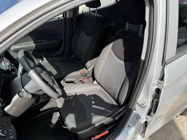 Opel KARL 1.0 ecoFLEX 120 Jaar Edition Navi 2019 Benzine 9
