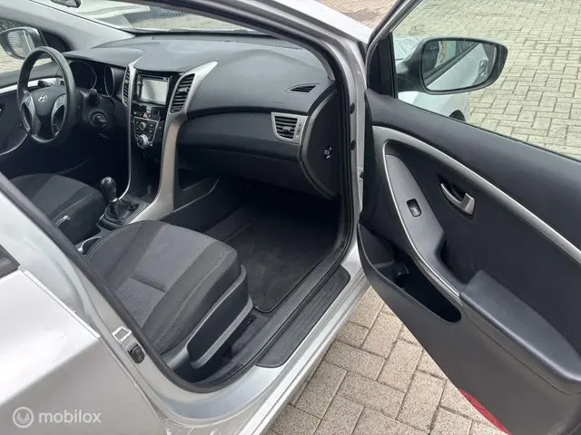 Hyundai i30 1.6 GDI Business Edition 2013 Benzine 12