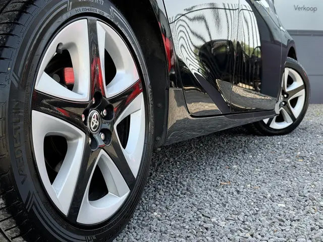 Toyota Prius 1.8 Dynamic 2017 Hybride Benzine 32