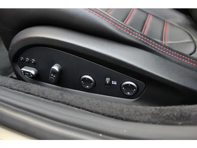 Ferrari California 3.9 T HELE 2016 Benzine 23