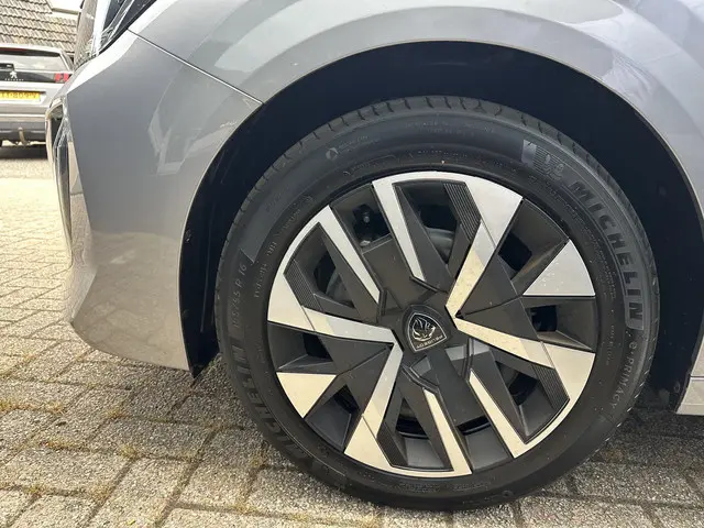 Peugeot 208 1.2 Style 2025 Benzine 33