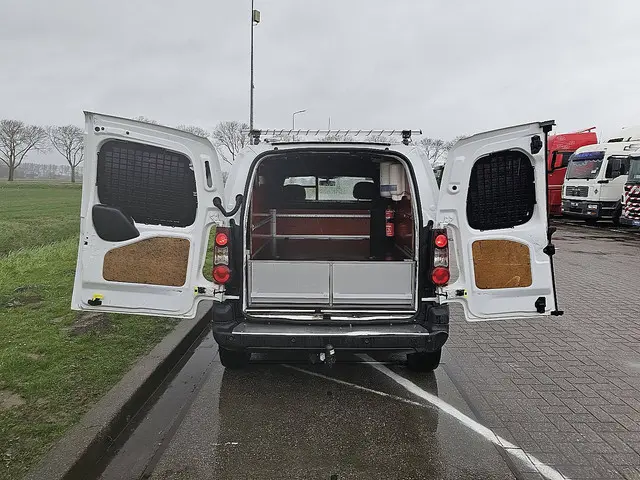 Citroën Berlingo 1.6 2018 Diesel 11