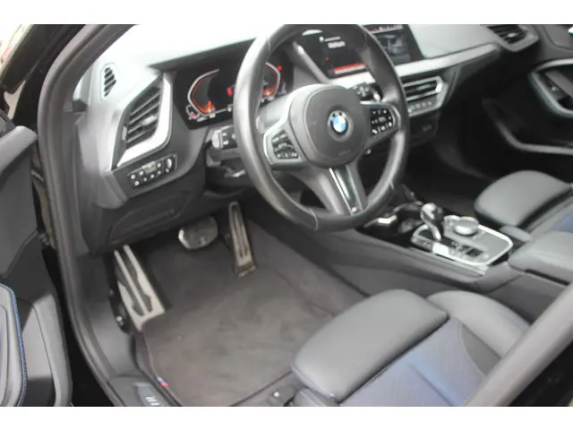 BMW 1 Serie 118i Executive Edition 2021 Benzine 6