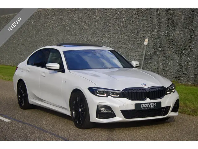 BMW 3 Serie 320i High Executive 2022 Benzine 3