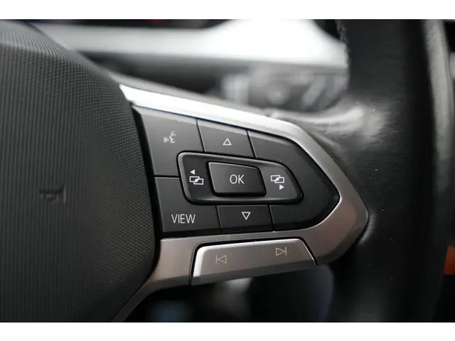 Volkswagen T-Roc 1.0 TSI Life 2023 Benzine 24