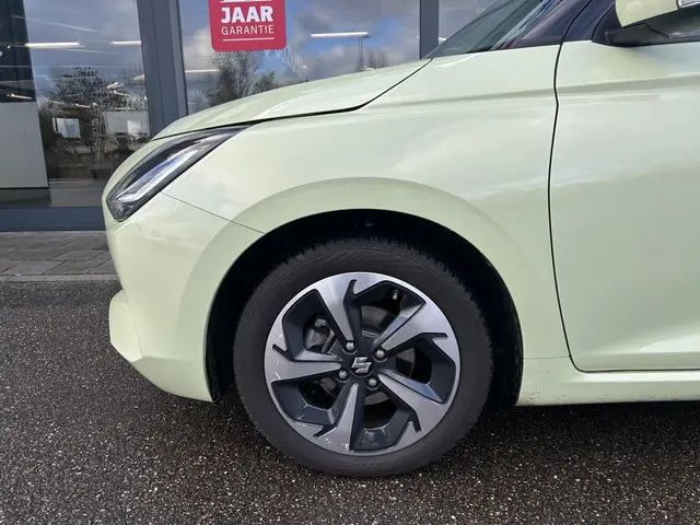 Suzuki Swift 1.2 Style Smart Hybrid 2025 Benzine 2