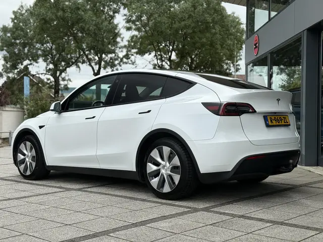 Tesla Model Y Aut. Range Plus 2022 Elektrisch 4