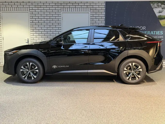 Toyota bZ4X Dynamic 71 kWh automaat 2025 Elektrisch 3