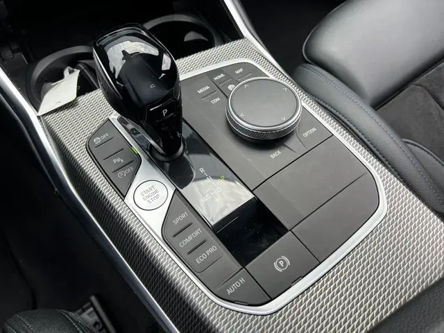 BMW 3 Serie 318i M-Sport Business Edition 2021 Benzine 24