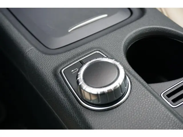 Mercedes-Benz GLA 180 Ambition 2015 Benzine 30