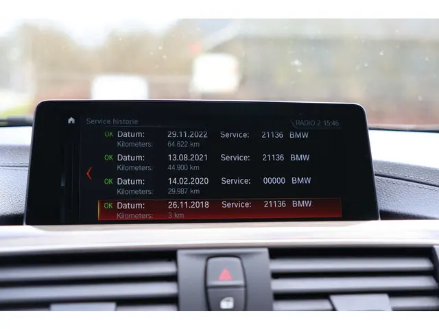 BMW 3 Serie 318i Luxury Edition 2019 Benzine 39