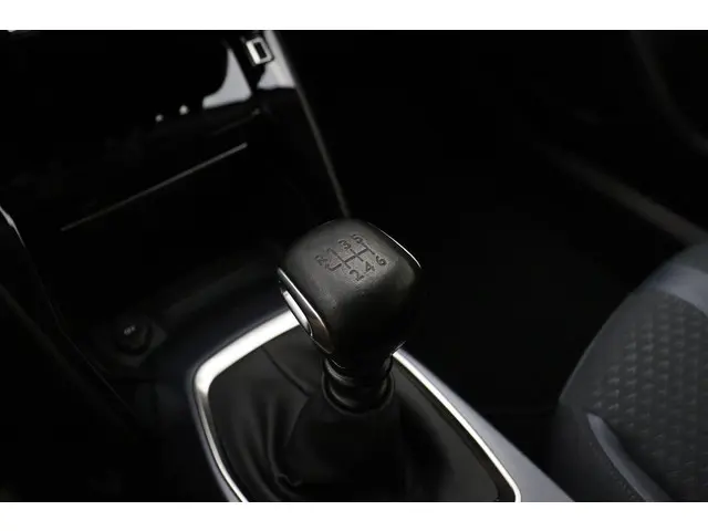 Peugeot 2008 1.2 PureTech Allure 2020 Benzine 25